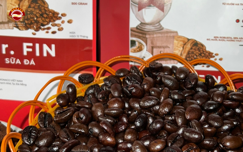 Monaco Coffee là thương hiệu nhượng quyền quán cà phê đồng thời chuyên cung cấp các loại cà phê đen nguyên chất đạt chuẩn